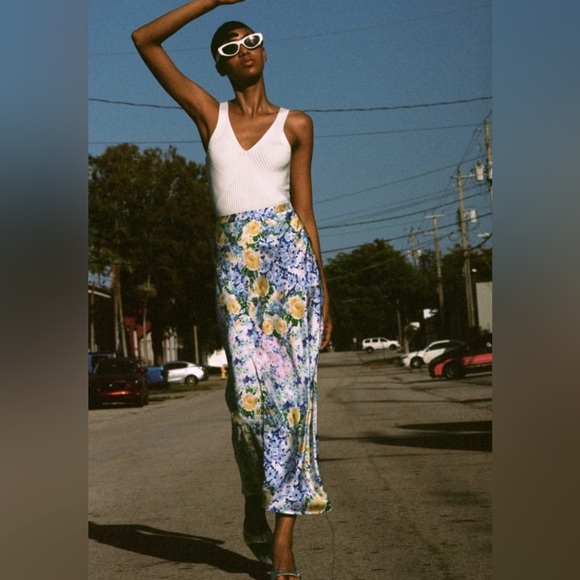 Zara Satin Floral Skirt - Picture 2 of 4